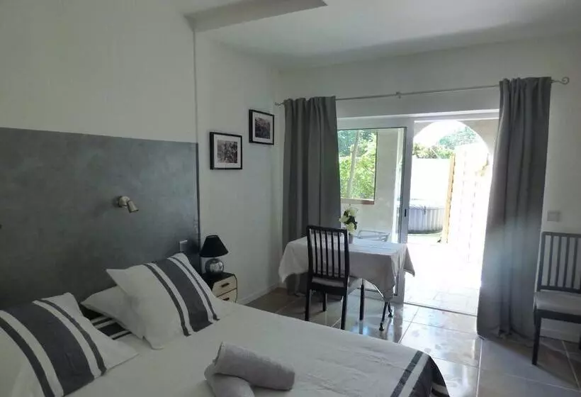 Mas Maurane Chambre D Hôte Avec Spa Privé Aux Portes D Arles