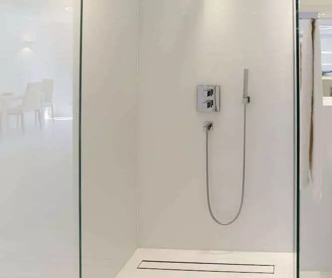 The White Design Apartment