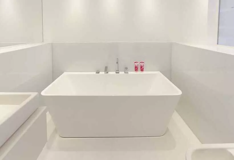 The White Design Apartment