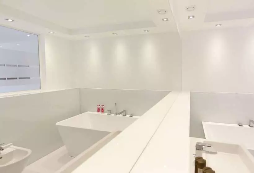 The White Design Apartment