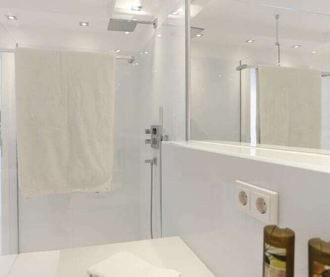 The White Design Apartment