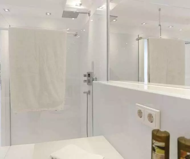 The White Design Apartment