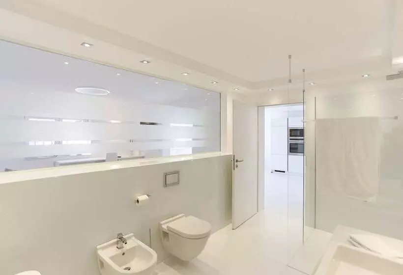 The White Design Apartment