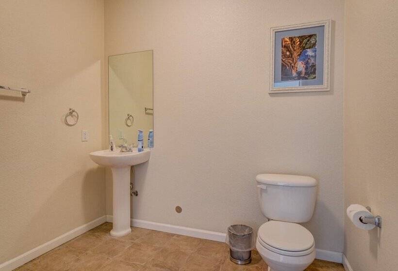 Urban Practicality! 3 Beds, Patios & Dog Friendly