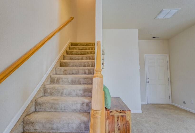 Urban Practicality! 3 Beds, Patios & Dog Friendly