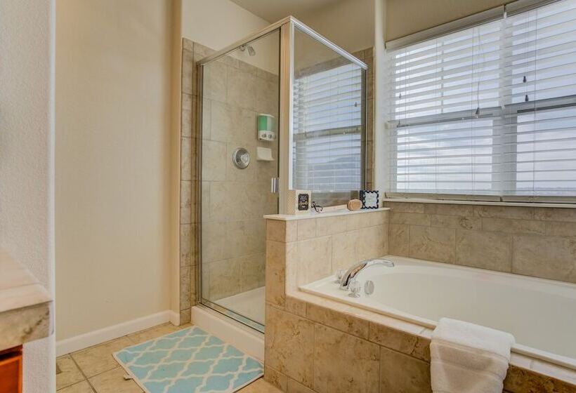 Urban Practicality! 3 Beds, Patios & Dog Friendly