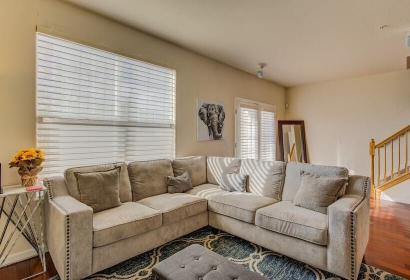 Urban Practicality! 3 Beds, Patios & Dog Friendly