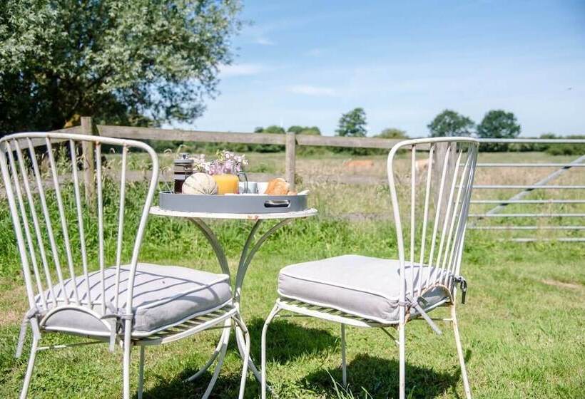 Abbey Shepherds Hut, Eye