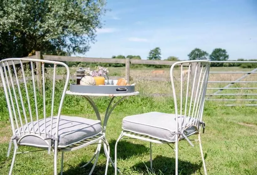 Abbey Shepherds Hut, Eye