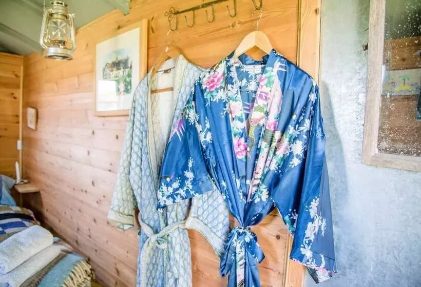 Abbey Shepherds Hut, Eye