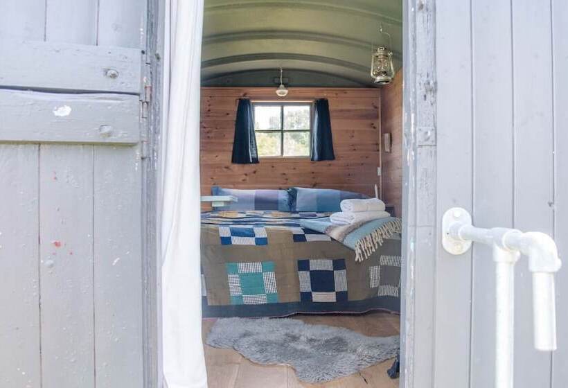 Abbey Shepherds Hut, Eye