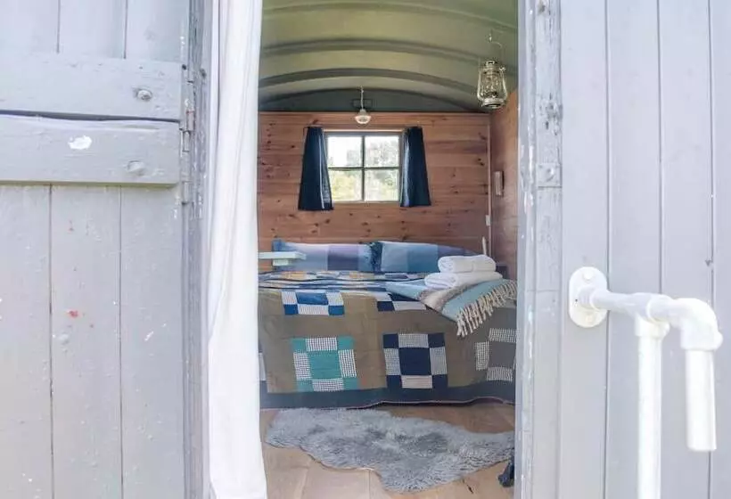 Abbey Shepherds Hut, Eye