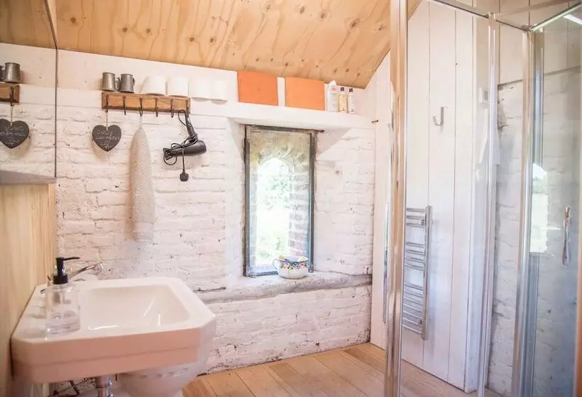 Abbey Shepherds Hut, Eye