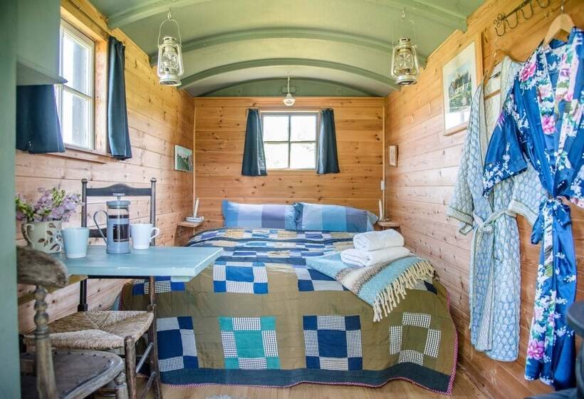 Abbey Shepherds Hut, Eye