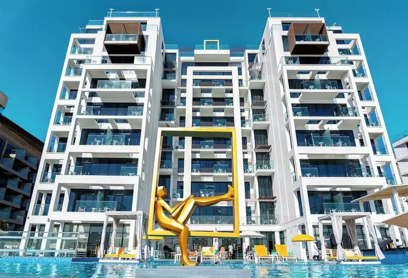 C Central Hotel And Resort The Palm