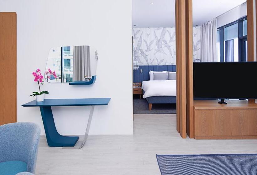 C Central Hotel And Resort The Palm