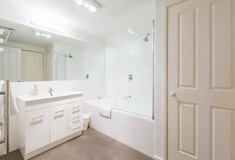 Amal, 1bdr North Melbourne Apartment