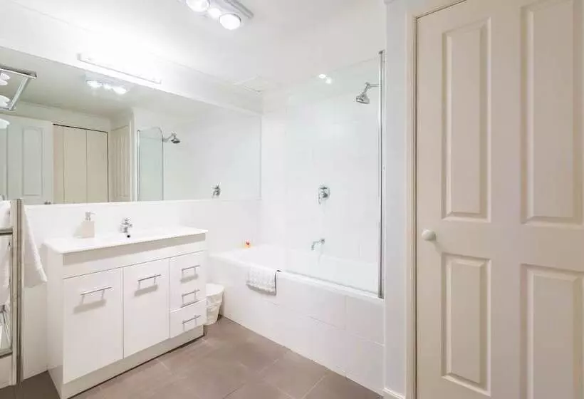 Amal, 1bdr North Melbourne Apartment