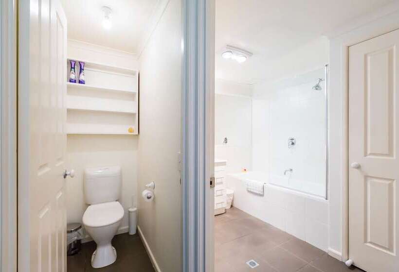 Amal, 1bdr North Melbourne Apartment