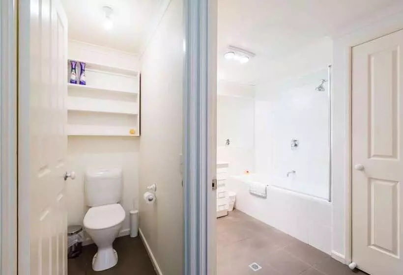 Amal, 1bdr North Melbourne Apartment