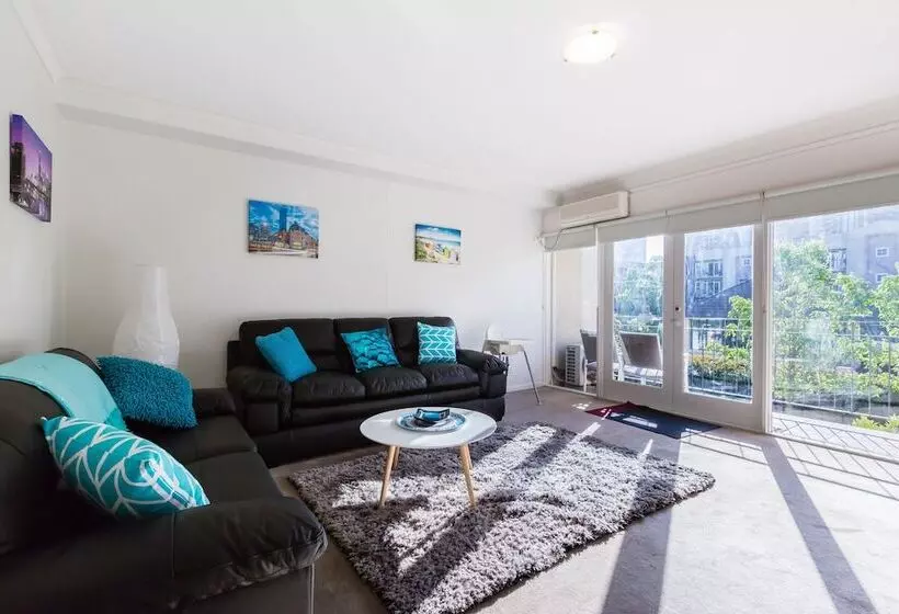 Amal, 1bdr North Melbourne Apartment