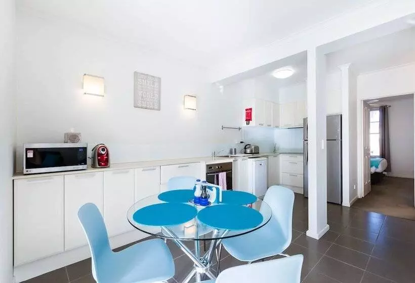 Amal, 1bdr North Melbourne Apartment