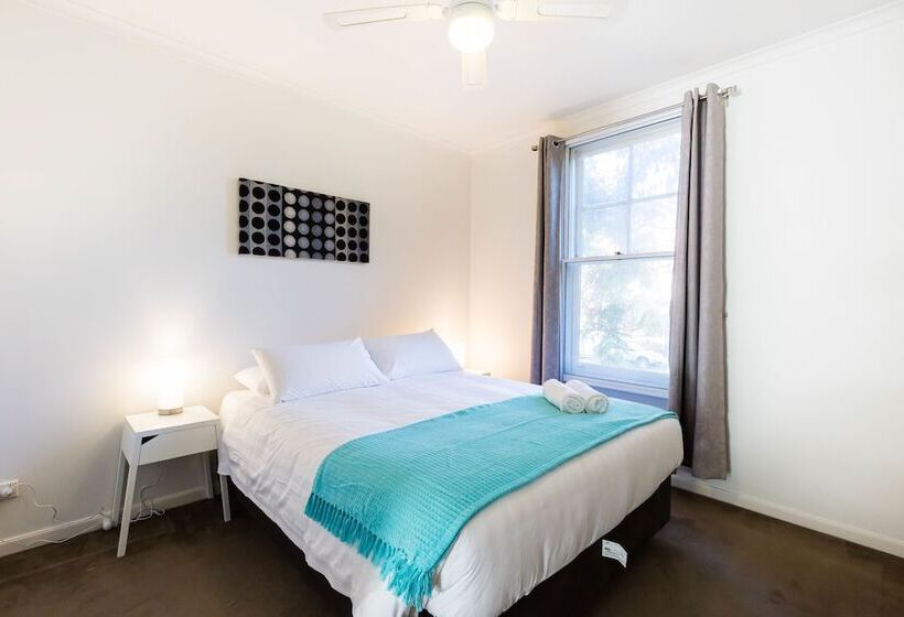 Amal, 1bdr North Melbourne Apartment