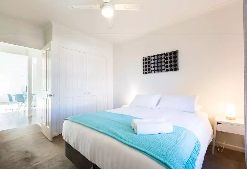 Amal, 1bdr North Melbourne Apartment