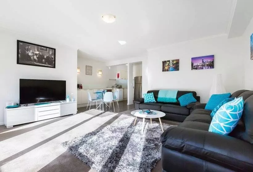 Amal, 1bdr North Melbourne Apartment