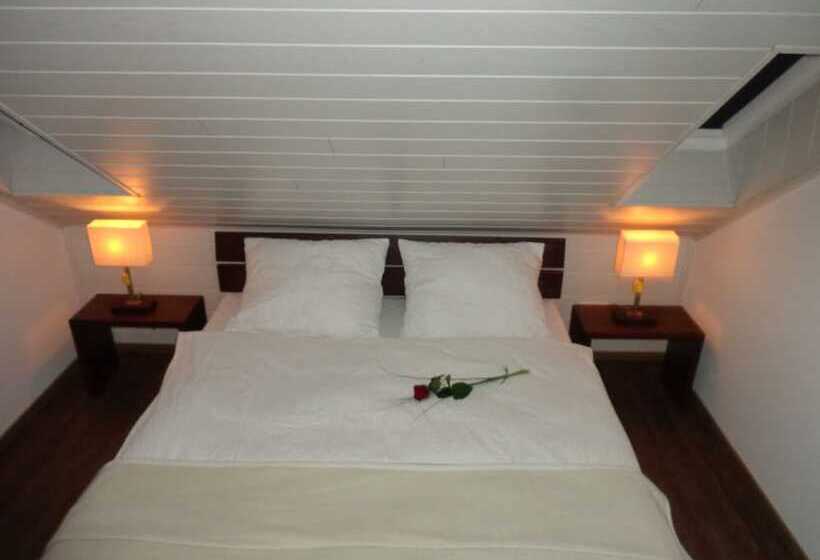 Exclusive Apartment   Rees