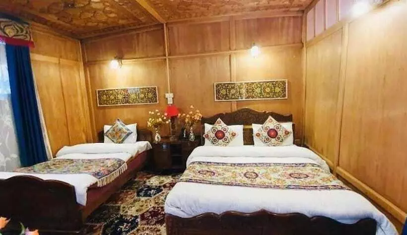 هتل Lake Victoria Houseboats