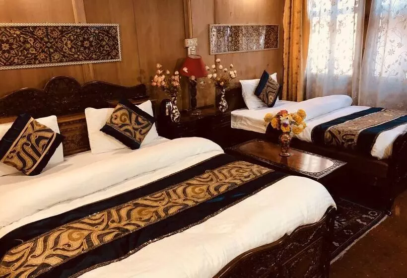 هتل Lake Victoria Houseboats