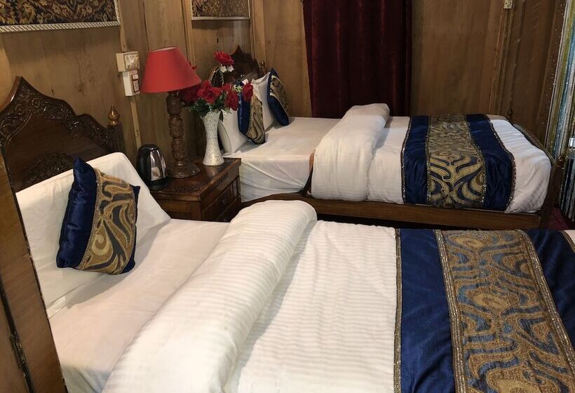 Hotel Lake Victoria Houseboats