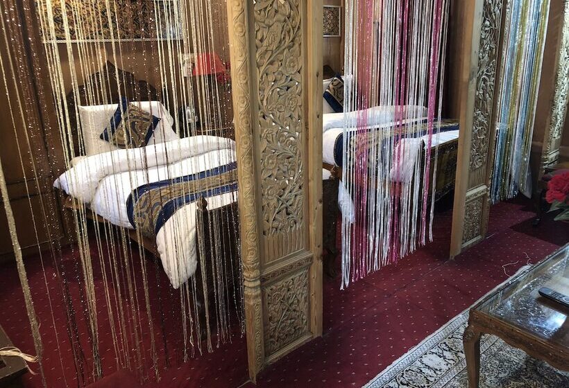 Hotel Lake Victoria Houseboats