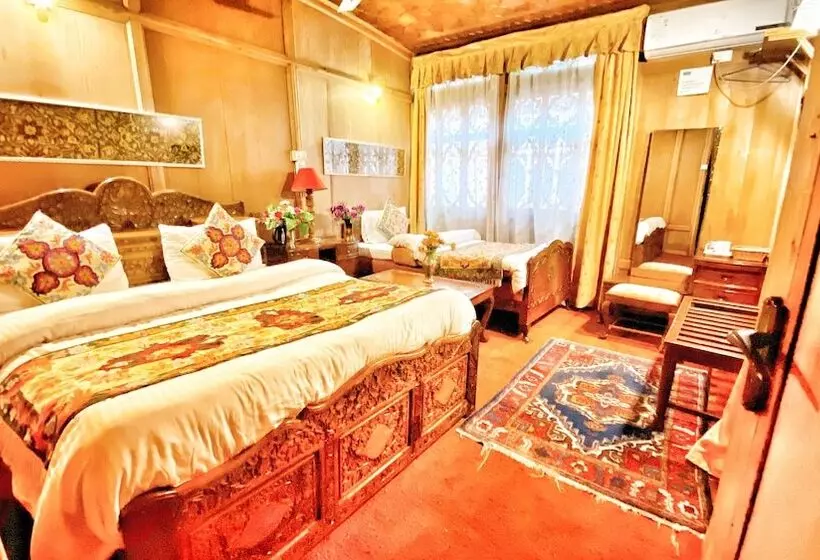 هتل Lake Victoria Houseboats