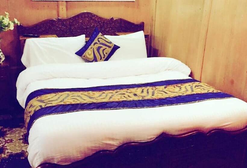 Hotel Lake Victoria Houseboats