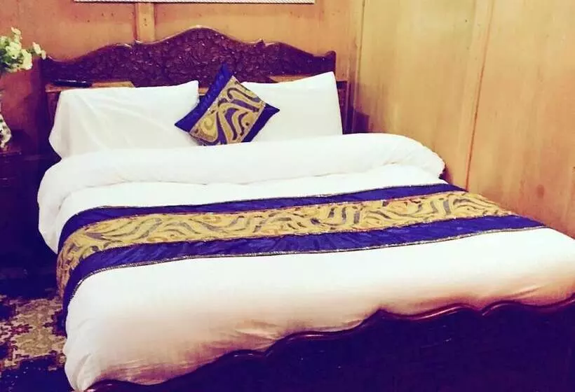 هتل Lake Victoria Houseboats