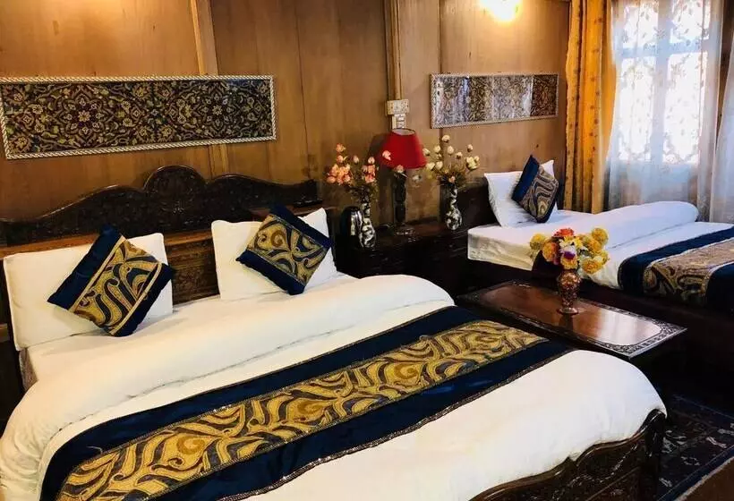 هتل Lake Victoria Houseboats