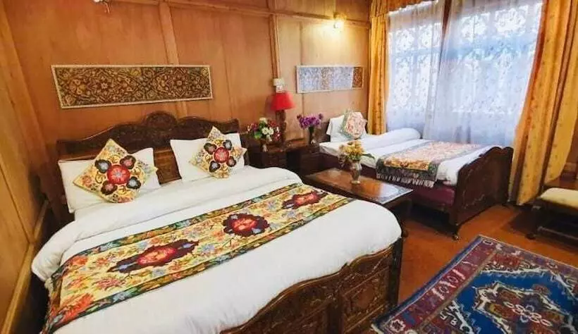 هتل Lake Victoria Houseboats