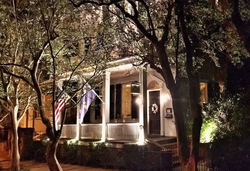 پانسیون Gardensong B&b