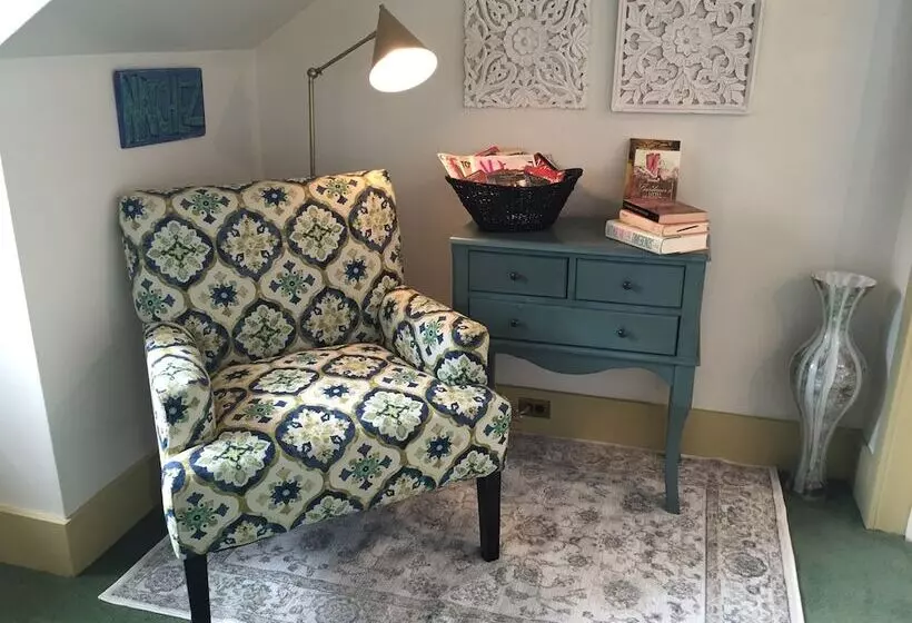 پانسیون Gardensong B&b