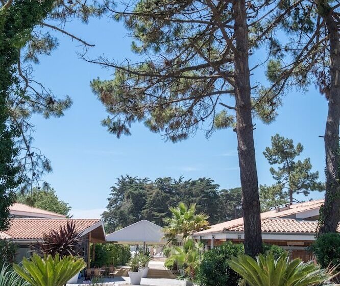 בית מלון כפרי Camping Les Grenettes