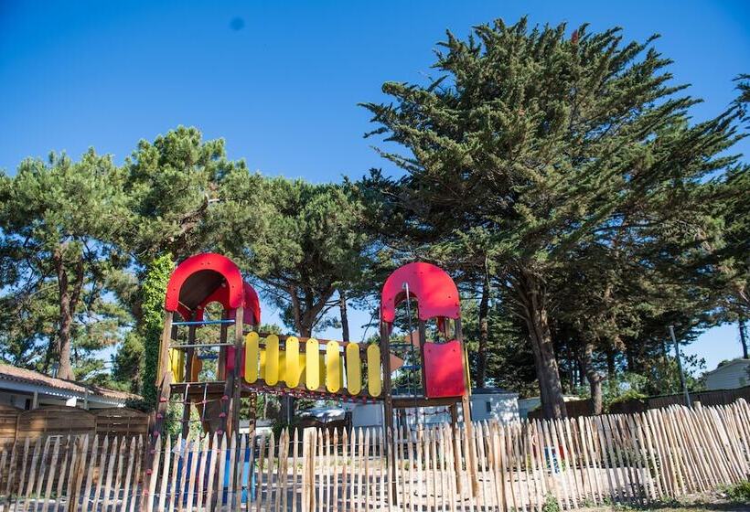 בית מלון כפרי Camping Les Grenettes