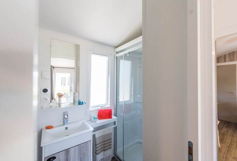 בית מלון כפרי Camping Les Grenettes