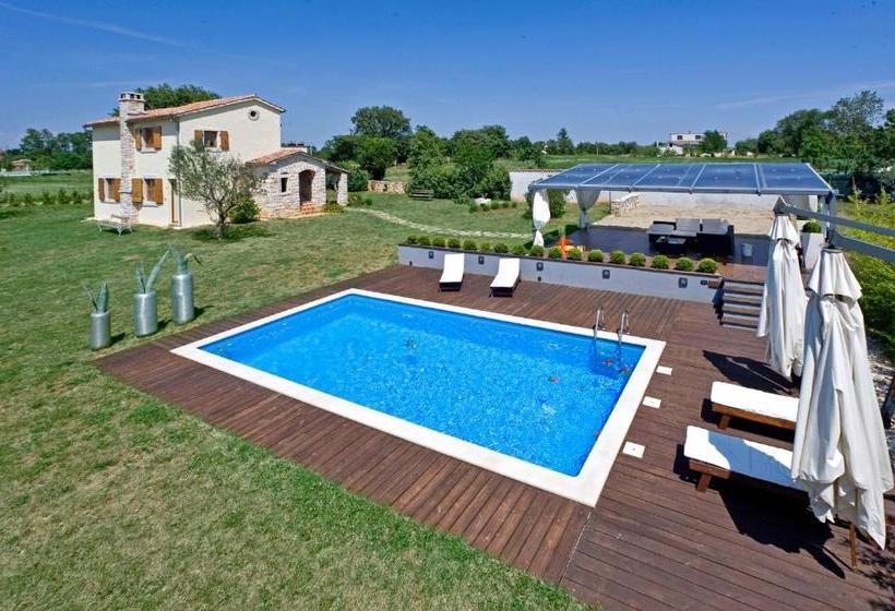 فندق Haus Istria Moderna