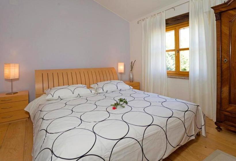 فندق Haus Istria Moderna