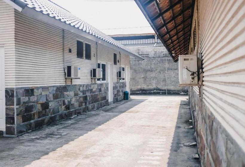 Hotel Reddoorz Near Sirkuit Sentul