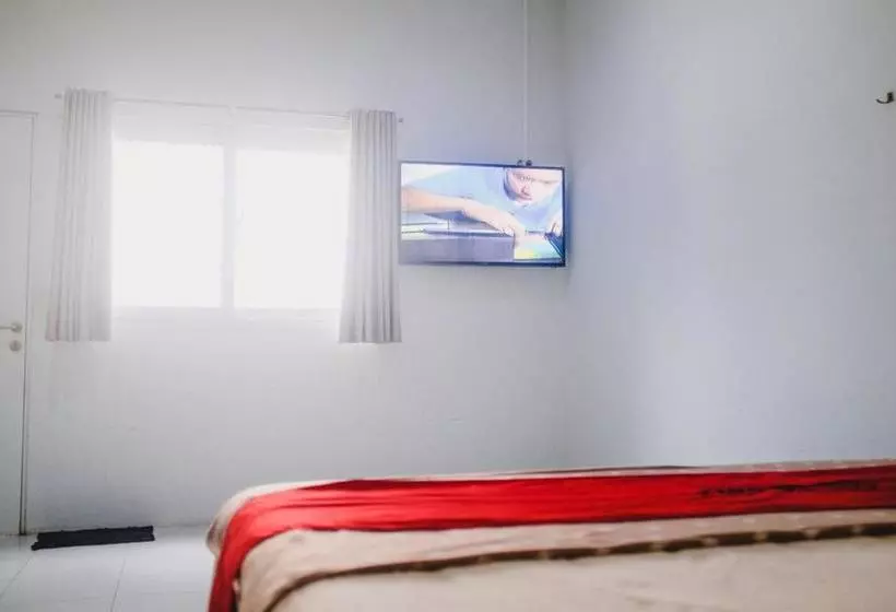 ホテル Reddoorz Near Sirkuit Sentul