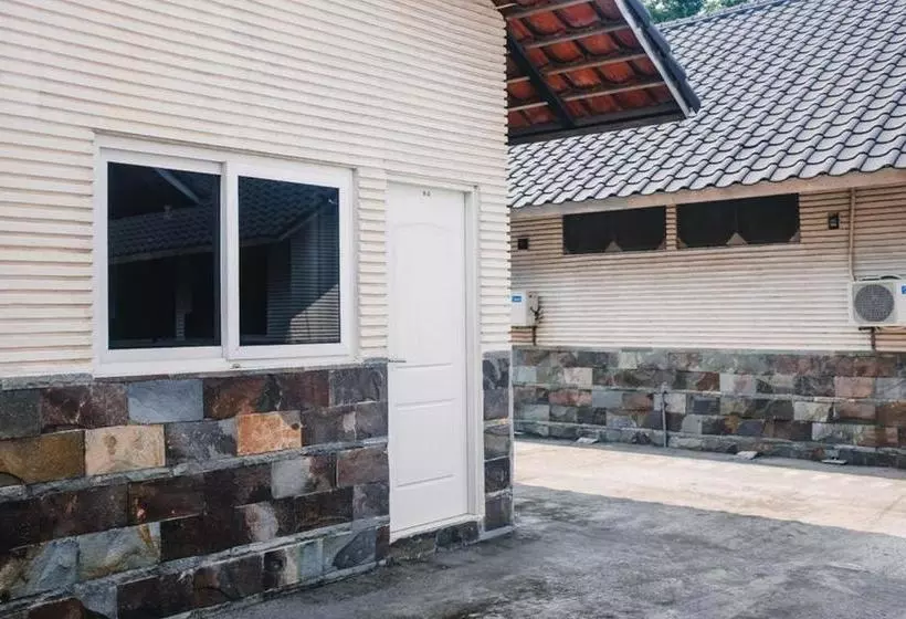 ホテル Reddoorz Near Sirkuit Sentul