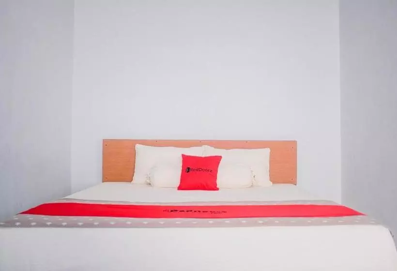 ホテル Reddoorz Near Sirkuit Sentul